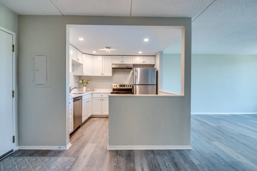 2015 S. Finley Road Lombard IL 60148