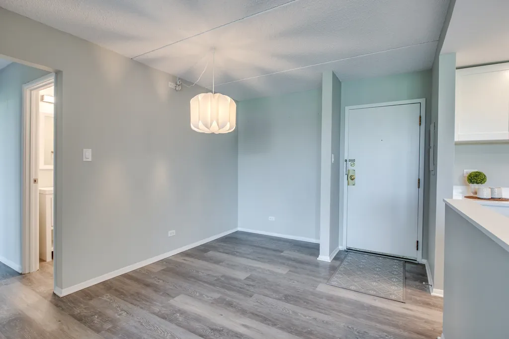 2015 S. Finley Road Lombard IL 60148