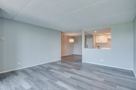 2015 S. Finley Road Lombard IL 60148