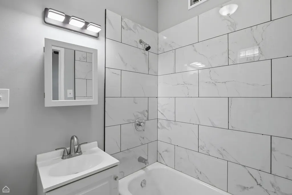 7732 South Phillips Avenue Chicago IL 60649
