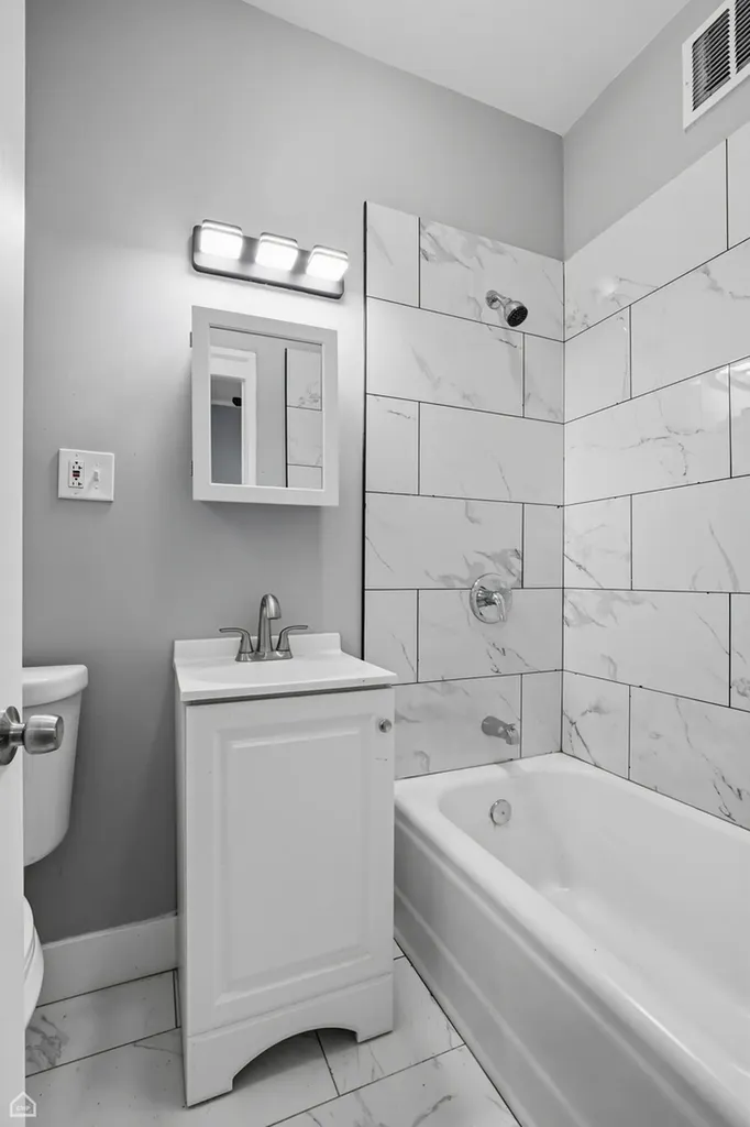7732 South Phillips Avenue Chicago IL 60649
