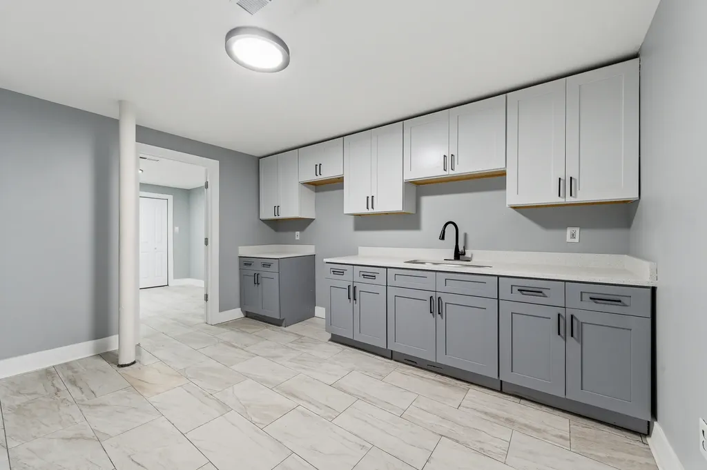 7732 South Phillips Avenue Chicago IL 60649