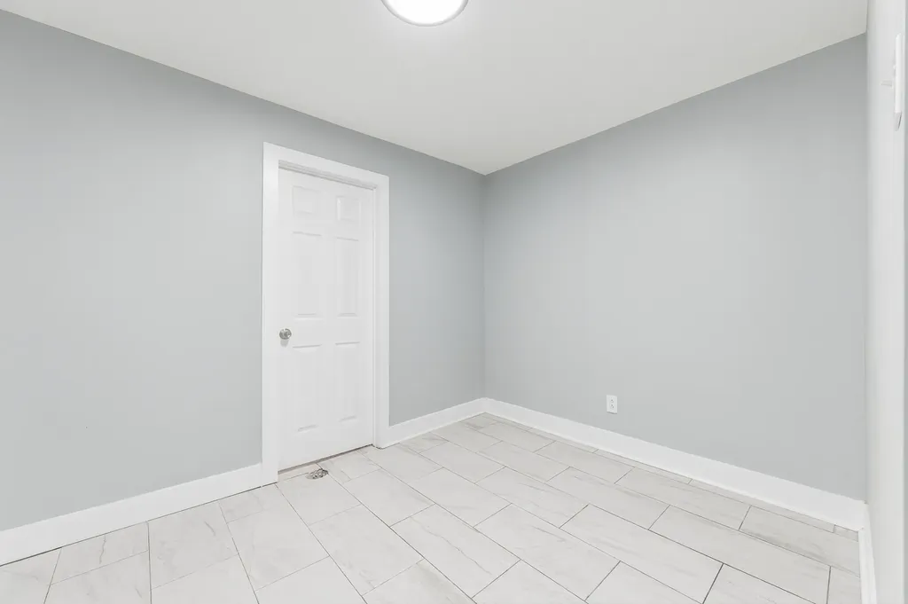 7732 South Phillips Avenue Chicago IL 60649