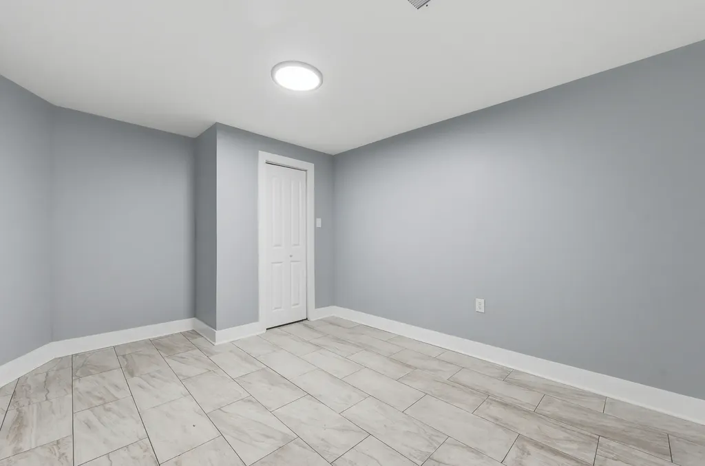 7732 South Phillips Avenue Chicago IL 60649
