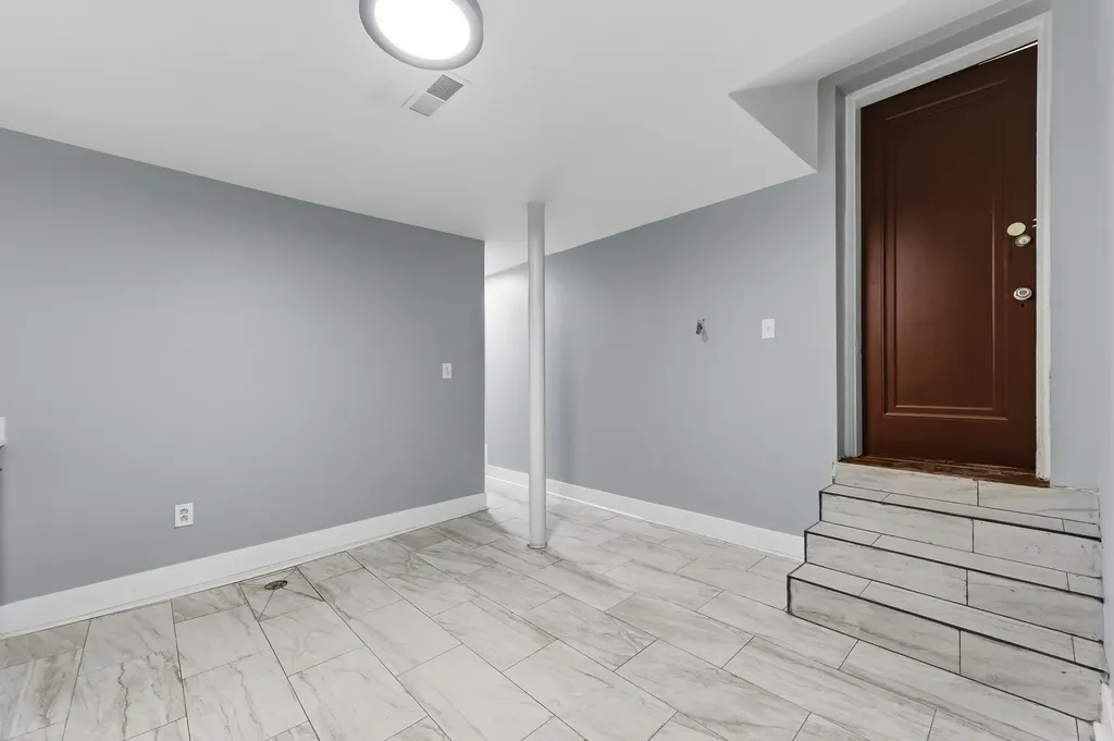 7732 South Phillips Avenue Chicago IL 60649