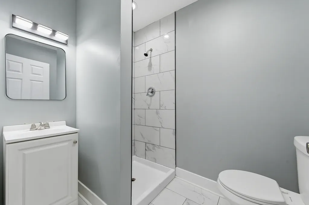 7732 South Phillips Avenue Chicago IL 60649