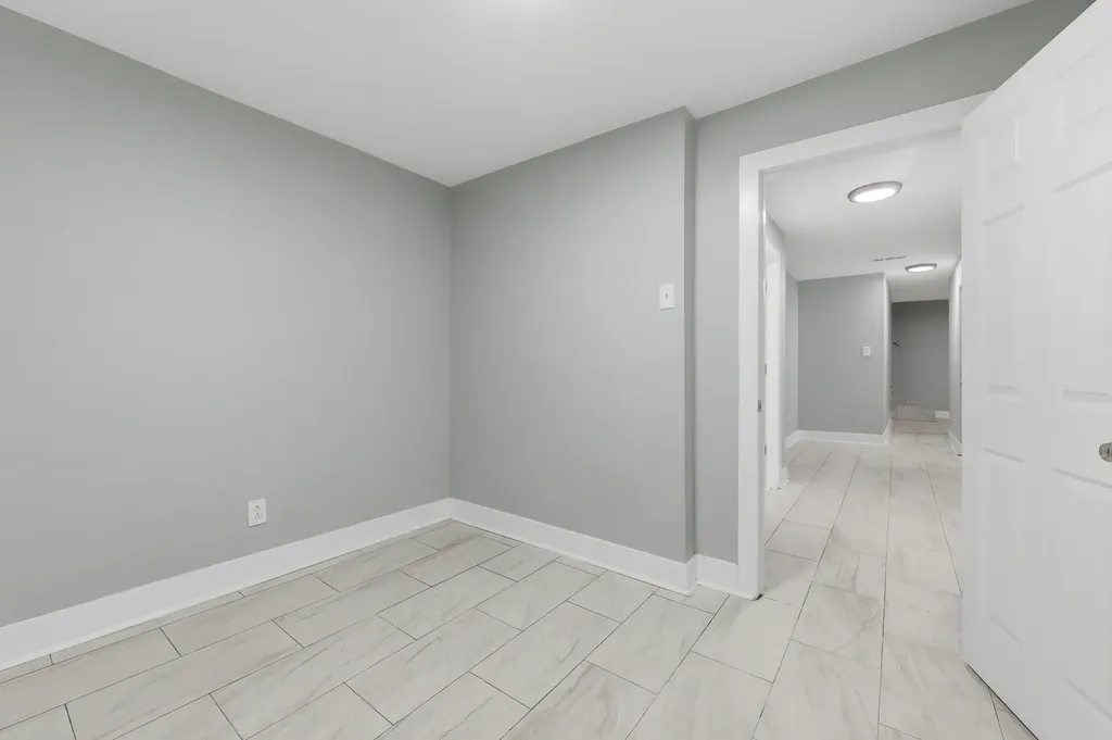 7732 South Phillips Avenue Chicago IL 60649