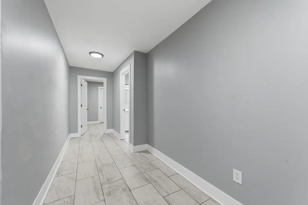 7732 South Phillips Avenue Chicago IL 60649