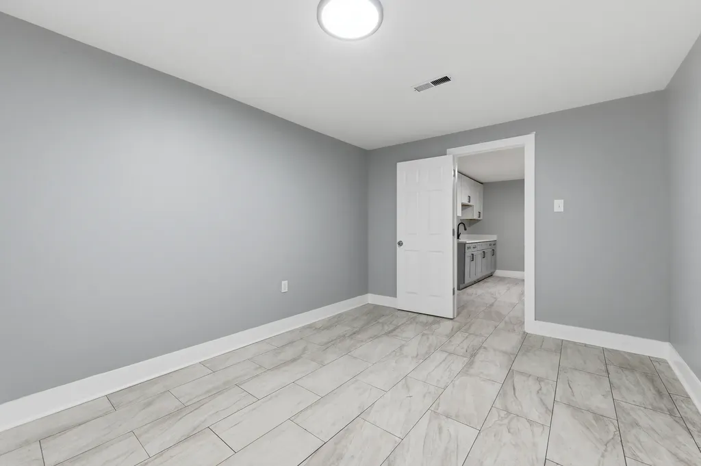 7732 South Phillips Avenue Chicago IL 60649