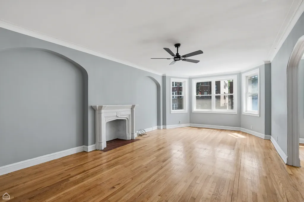 7732 South Phillips Avenue Chicago IL 60649