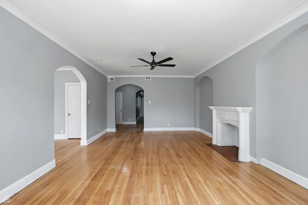 7732 South Phillips Avenue Chicago IL 60649