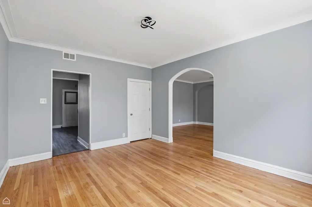 7732 South Phillips Avenue Chicago IL 60649