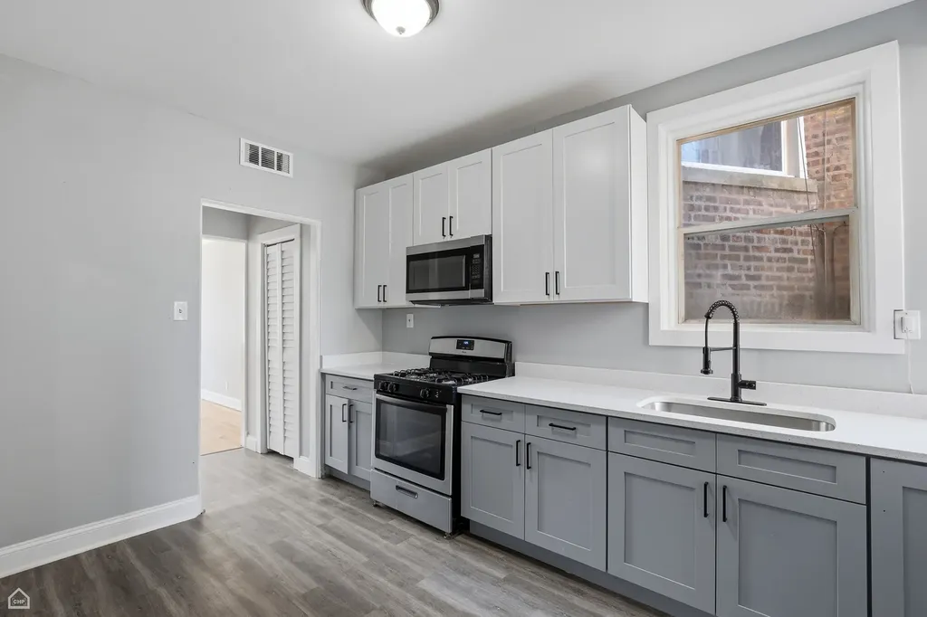7732 South Phillips Avenue Chicago IL 60649