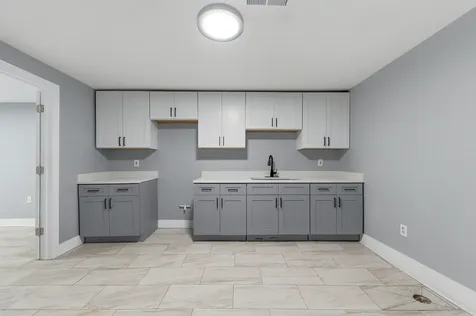 7732 South Phillips Avenue Chicago IL 60649