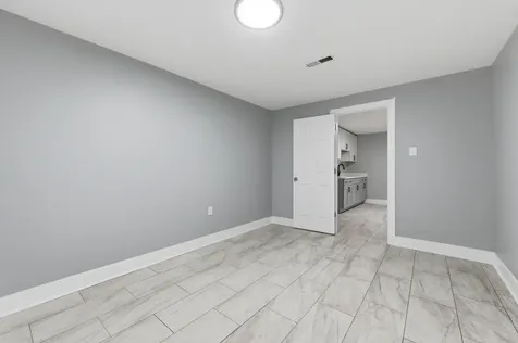 7732 South Phillips Avenue Chicago IL 60649