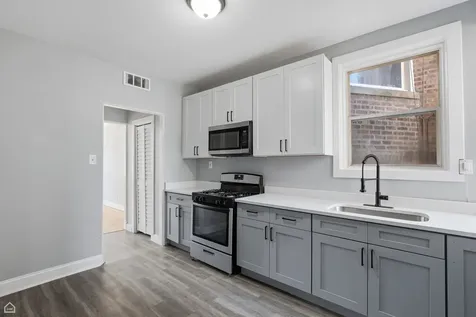7732 South Phillips Avenue Chicago IL 60649