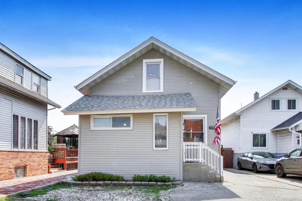 5207 North Lovejoy Avenue Chicago IL 60630