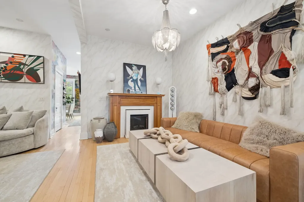 2023 West Walton Street Chicago IL 60622