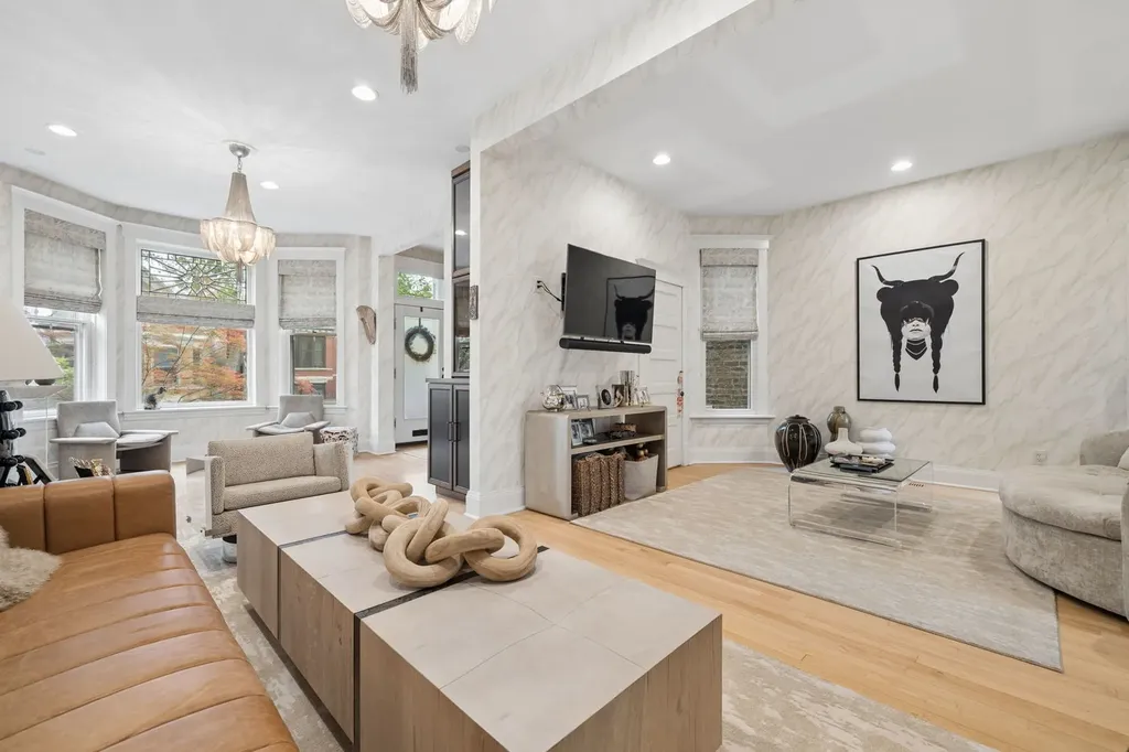 2023 West Walton Street Chicago IL 60622