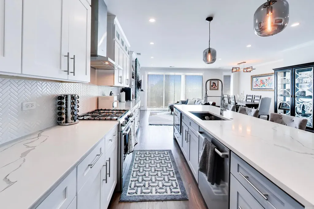 5137 North Lincoln Avenue Chicago IL 60625
