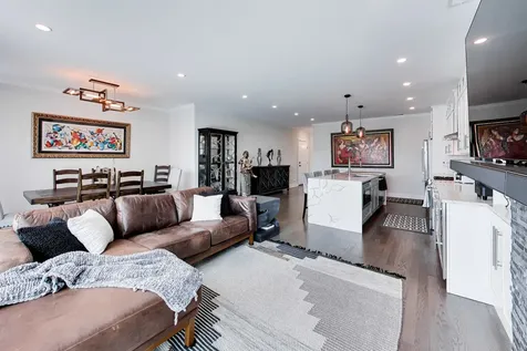 5137 North Lincoln Avenue Chicago IL 60625