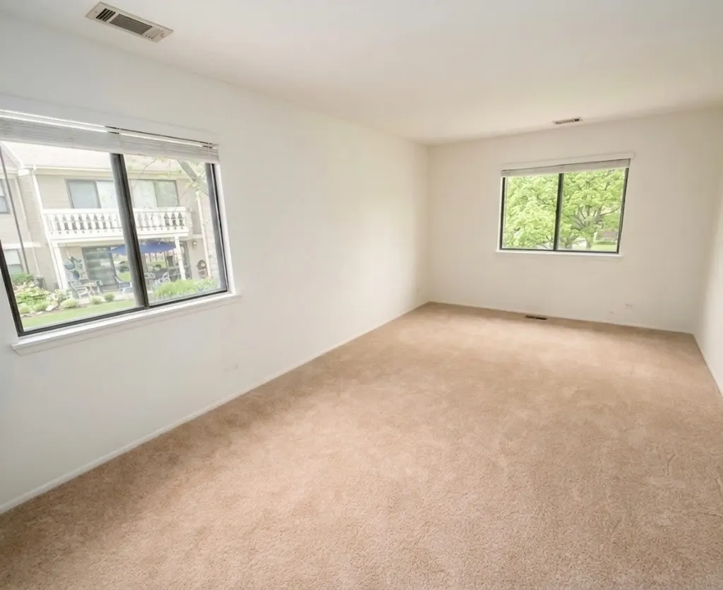 1327 Williamsburg Drive Schaumburg IL 60193