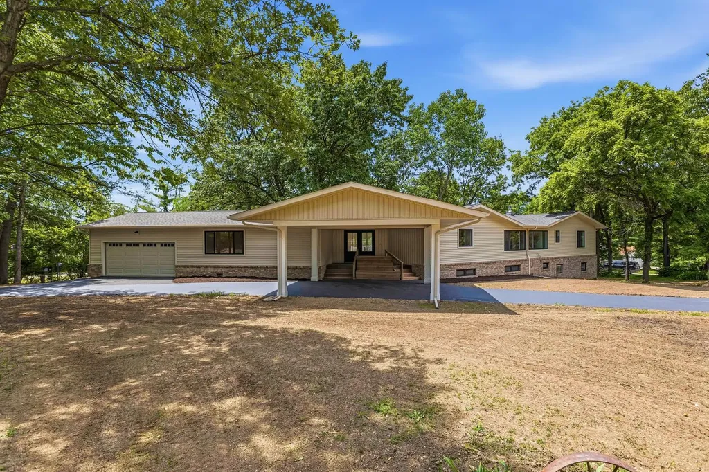 3 Hickory Lane White Heath IL 61884