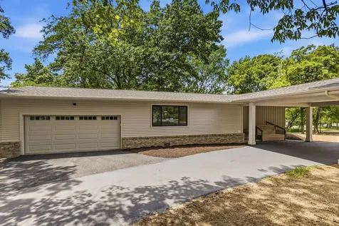 3 Hickory Lane White Heath IL 61884