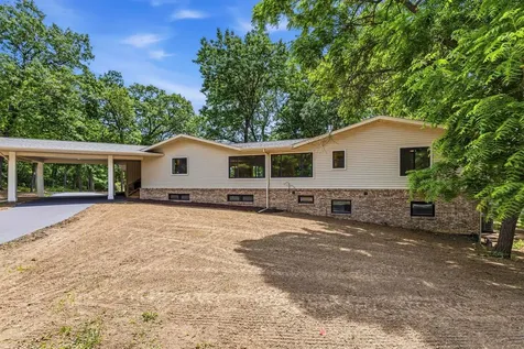 3 Hickory Lane White Heath IL 61884