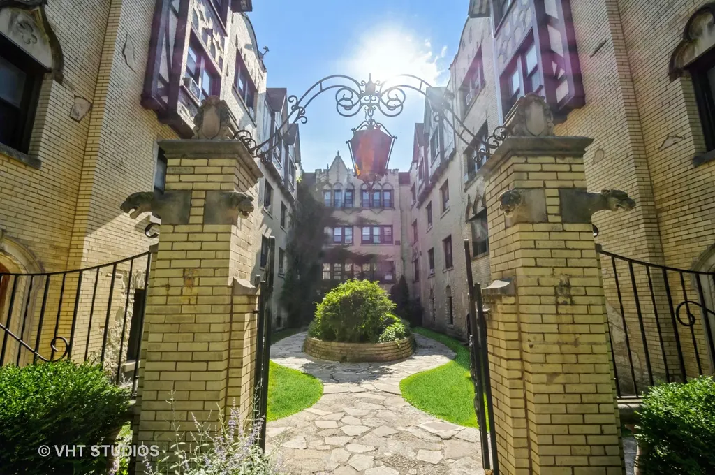 5653 North Spaulding Avenue Chicago IL 60659