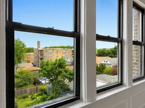 5653 North Spaulding Avenue Chicago IL 60659