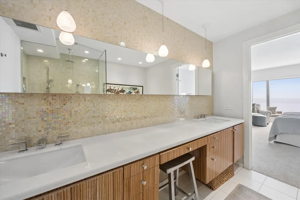 950 North Michigan Avenue Chicago IL 60611