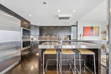 950 North Michigan Avenue Chicago IL 60611