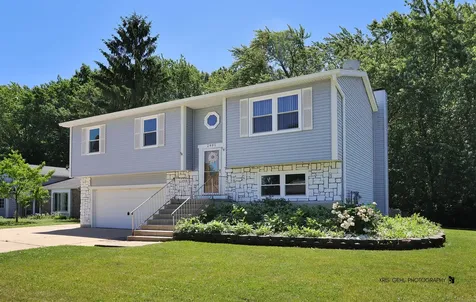 2401 Mallard Drive Lindenhurst IL 60046