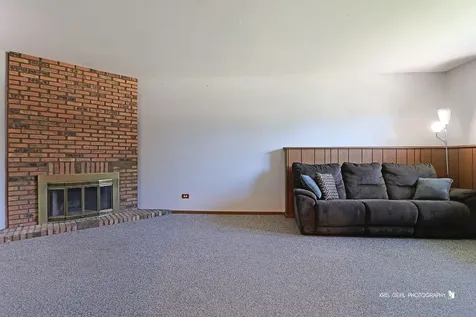 2401 Mallard Drive Lindenhurst IL 60046