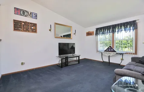 2401 Mallard Drive Lindenhurst IL 60046