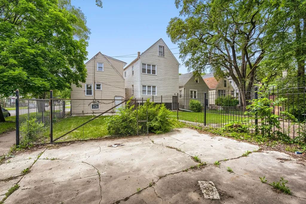 12025 South Prairie Avenue Chicago IL 60628