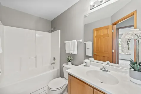 2822 Granite Court Crystal Lake IL 60012