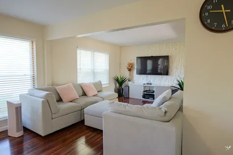 850 Indian Wells Circle Elgin IL 60123