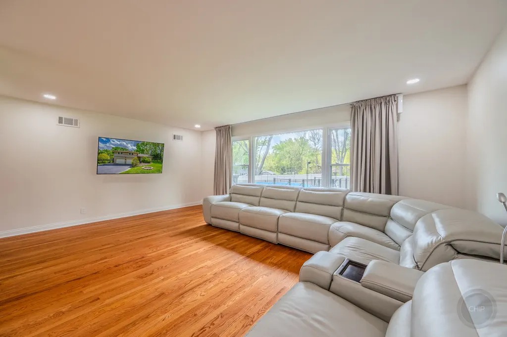 10S220 Alan Road Naperville IL 60564
