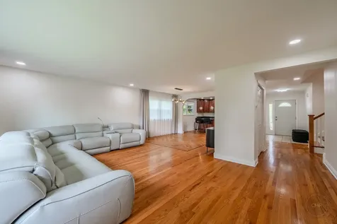 10S220 Alan Road Naperville IL 60564