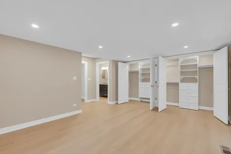 1055 North Bluebonnet Lane Hoffman Estates IL 60169