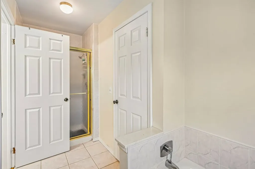 214 Carmelhead Lane Schaumburg IL 60193