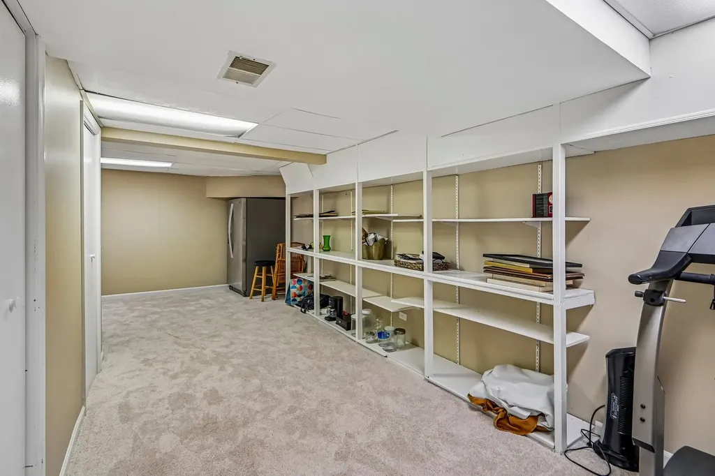 214 Carmelhead Lane Schaumburg IL 60193