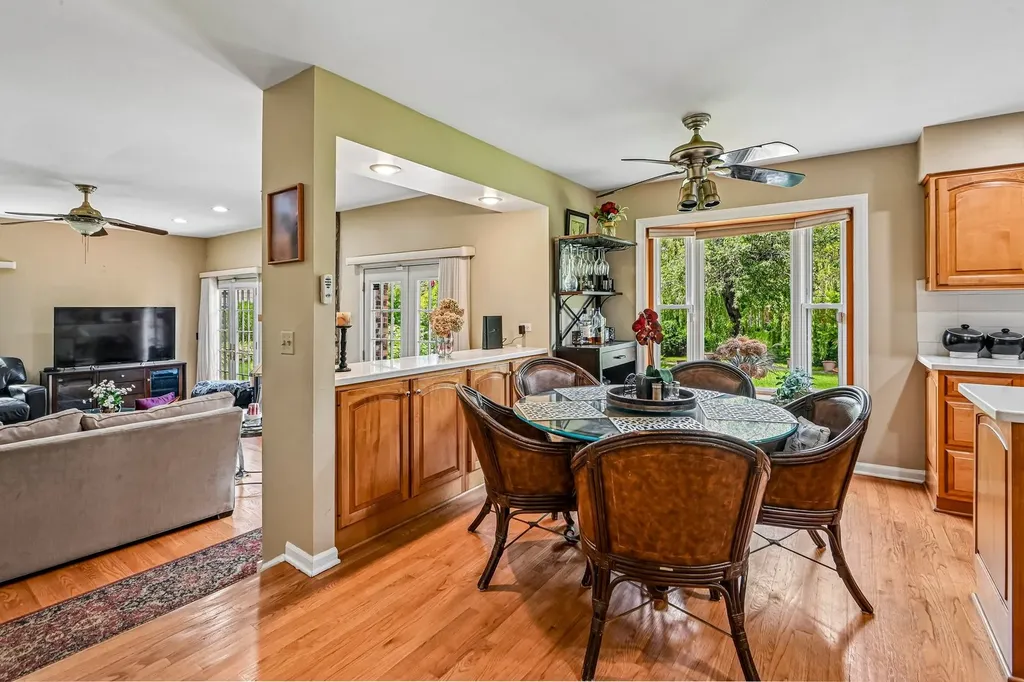 214 Carmelhead Lane Schaumburg IL 60193