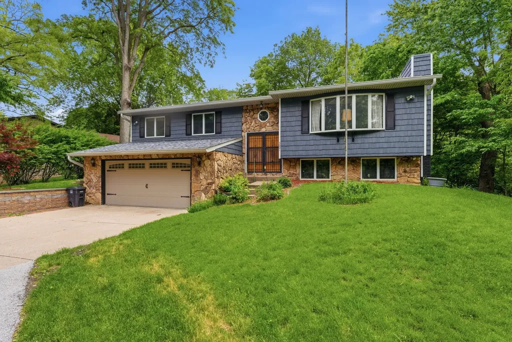 3001 2ND Street Moline IL 61265
