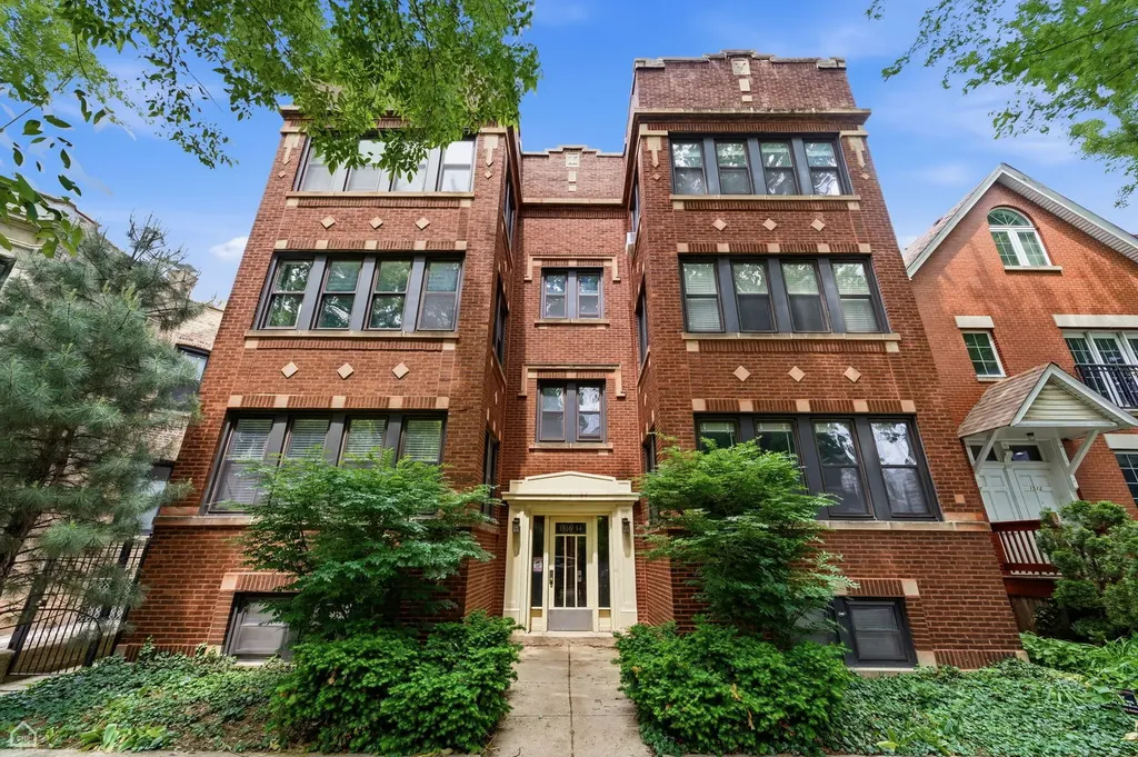 1516 West Byron Street Chicago IL 60613