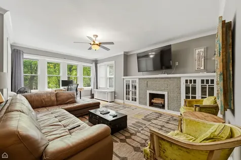 1516 West Byron Street Chicago IL 60613