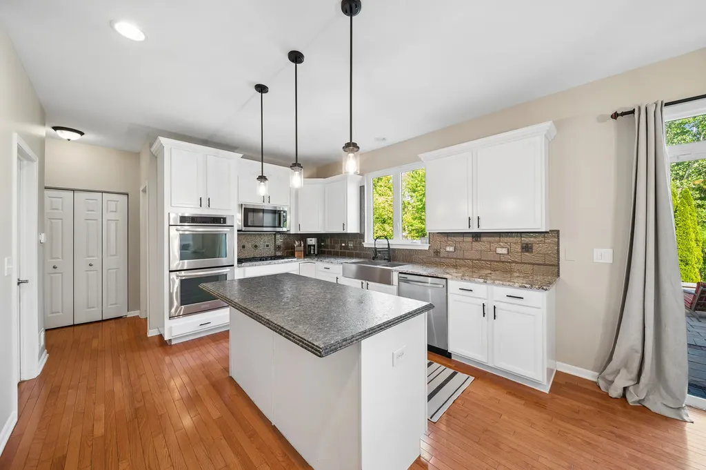 1133 Verona Ridge Drive Aurora IL 60506