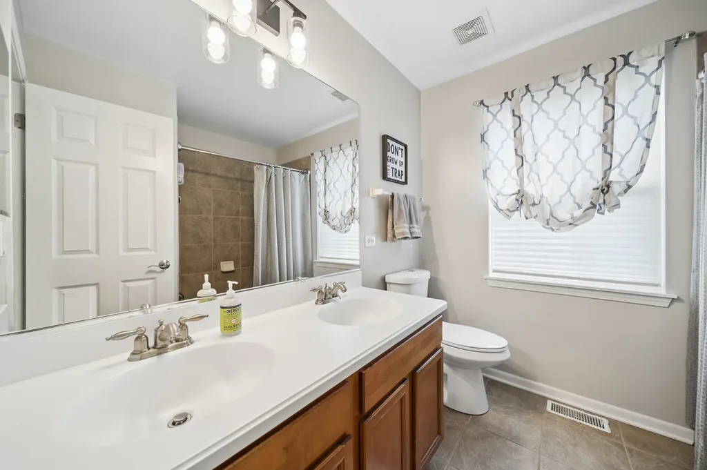 1133 Verona Ridge Drive Aurora IL 60506
